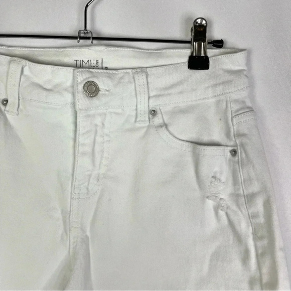 Time and Tru White High Rise Frayed Hem Denim Shorts 2 - Picture 4 of 5